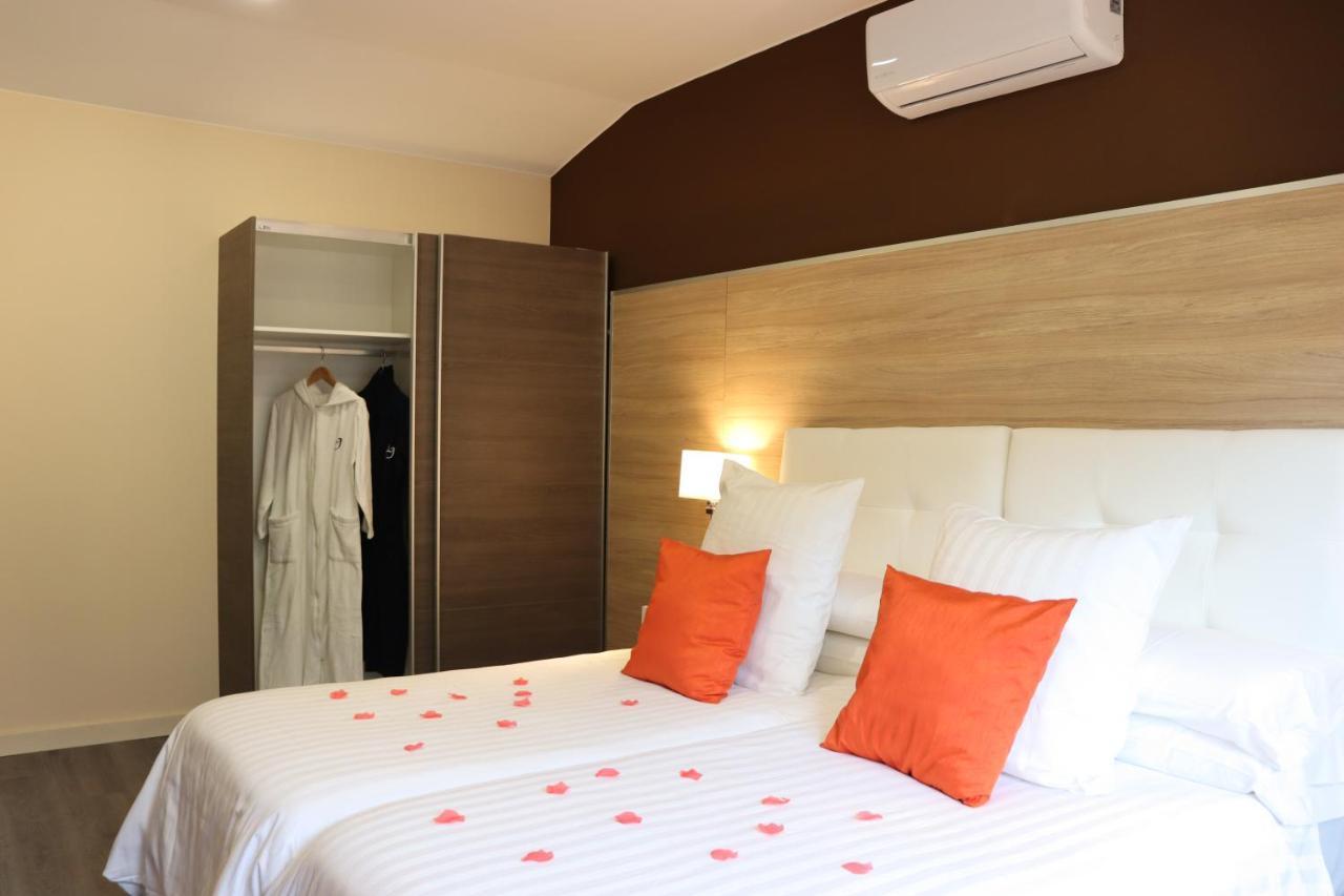 Hotel Rose des Pyrénées à Belvianes-et-Cavirac Extérieur photo